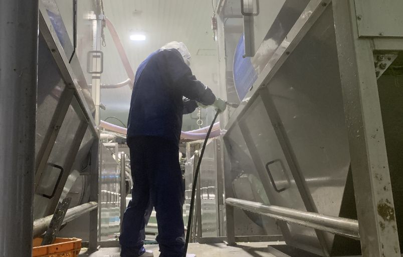食品工場ライン洗浄 写真